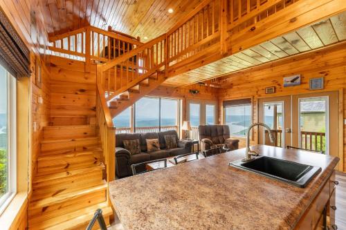 Eagles Nest Cabin with a private hot tub in South Pittsburg (TN)