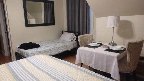 1 king bed, 1 twin bed