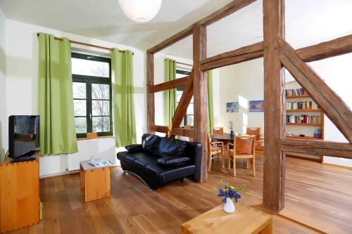 2 bedrooms, 3 beds
