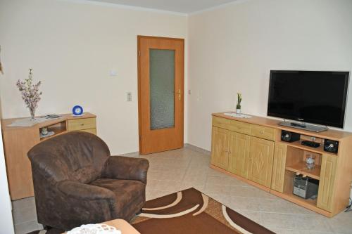 One-Bedroom Apartment with Terrace image 4