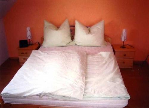 2 bedrooms, 3 beds
