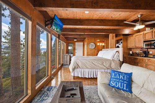 Stunning Views at Stargazer - Lakefront Studio in คริสตัลเบย์ (NV)