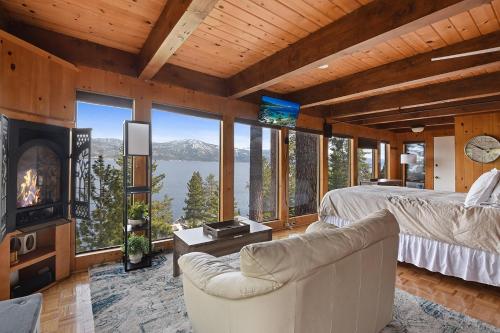 Stunning Views at Stargazer - Lakefront Studio in คริสตัลเบย์ (NV)