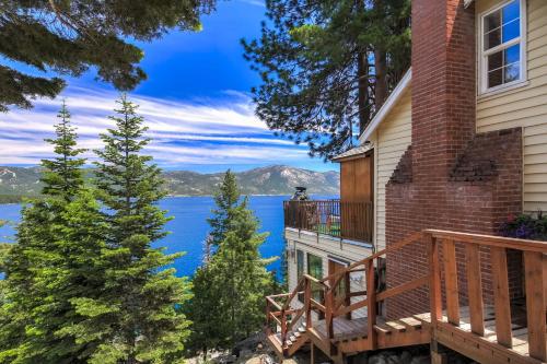 Stunning Views at Stargazer - Lakefront Studio in คริสตัลเบย์ (NV)