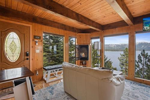 Stunning Views at Stargazer - Lakefront Studio in คริสตัลเบย์ (NV)