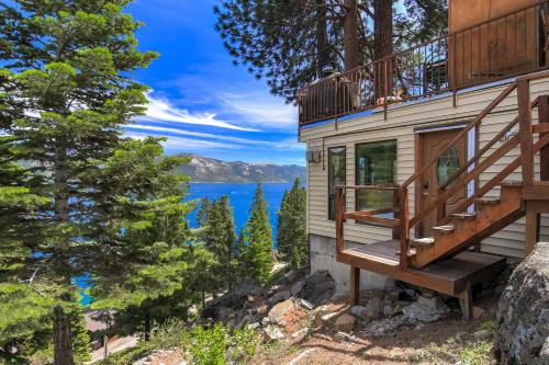 Stunning Views at Stargazer - Lakefront Studio in คริสตัลเบย์ (NV)