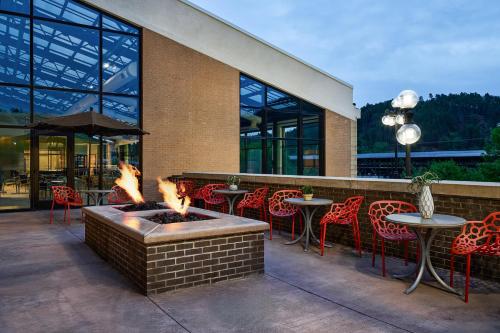 設施, SpringHill Suites by Marriott Deadwood in 死木 (SD)