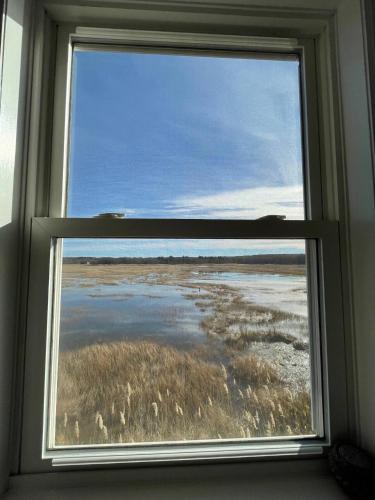 Artist-designed Beach House - image 11