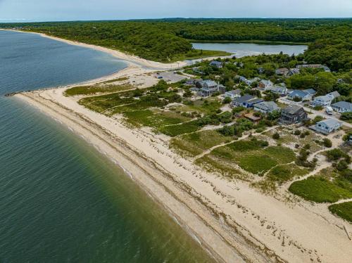 Peconic Sound Beach Home: Backyard & Vineyards