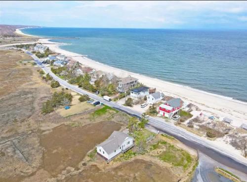 Sea Cliff Charm: 5 Mins to Beach Firepit - image 10