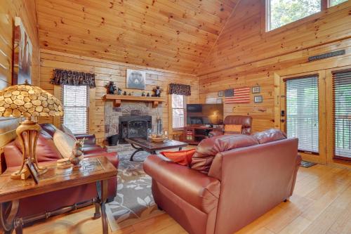 Inviting Sevierville Cabin with Deck and Hot Tub! in Sevierville, USA