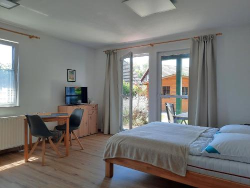 Ferienhaus Sasse Ferienwohnungen mit Garten & Grill in Molschow