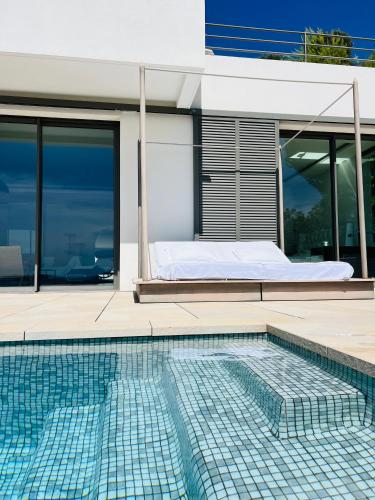 Contemporary Villa with Sea View, Infinity Swimming pool, Gym , Cinema room,Lift in La Fontaine Sainte