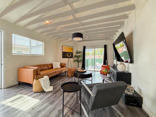 Gateway to Comfort- Modern 1BR Home - MK2 - WB in Los Angeles, USA