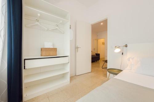Novus Homes Barcelona Collblanc - Tap to explore photos
