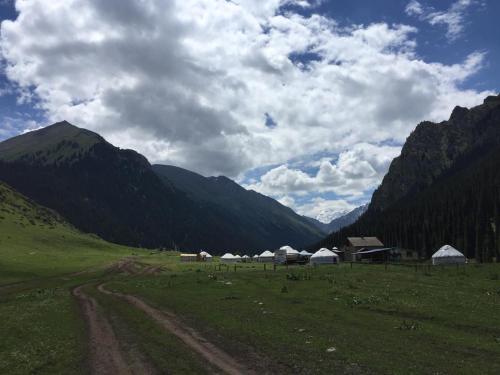 Esal Yurthome Altyn Arashan in Teploklyuchenka