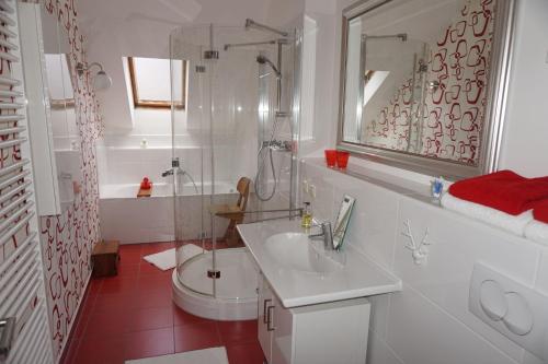 Two-Bedroom Apartment with Balcony image 3