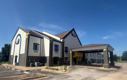 . Tahlequah Inn