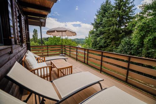 陽台/露台, Log Cabin Vista View with Seasonal Hot Tub in 比澤利斯哥