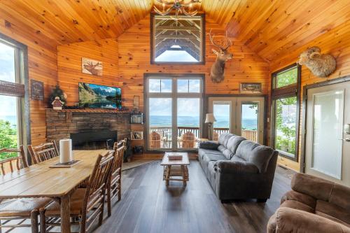 Elk Ridge with a private hot tub in South Pittsburg (TN)