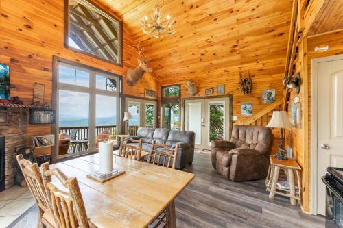 Elk Ridge with a private hot tub in South Pittsburg (TN)