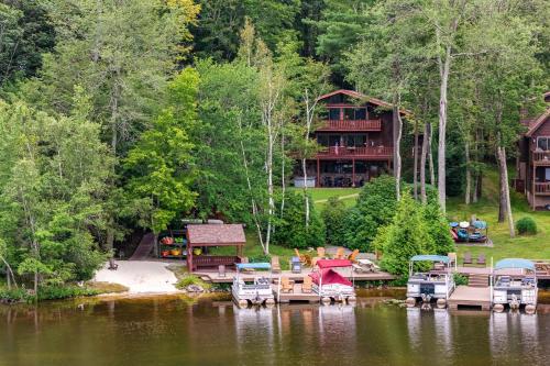 . Beech Mt Lakefront Gem! Hot Tub, Kayaks, Billiards