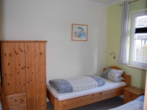 Two-Bedroom House image 4