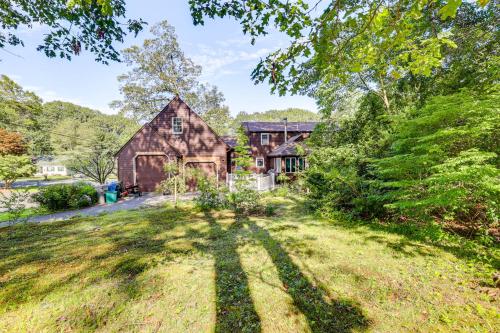 Family Getaway in Bristol Near Trails and Parks! in บริสตอล (CT)