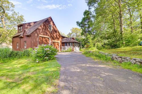 Family Getaway in Bristol Near Trails and Parks! in บริสตอล (CT)