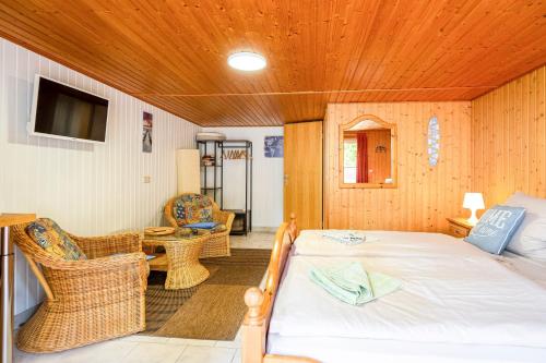 Double Room with Terrace image 5