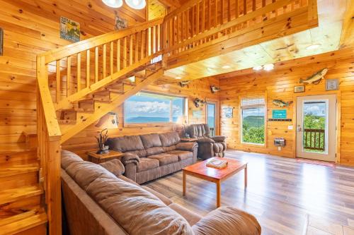 Fish Tales Cabin with a private hot tub in South Pittsburg (TN)