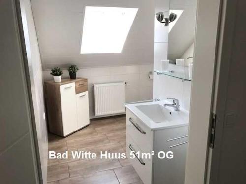 Two-Bedroom Apartment with Shower  image 2