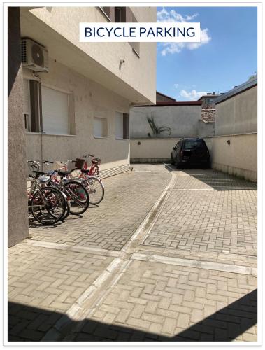 Spacious Studio 10 mins Walk to City Center l Washing Machine l Baby Crib l Breakfast - image 3