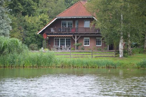 3 bedrooms, 4 beds