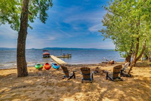 Hot Tub and Dock Beachfront Oasis in Stockholm! in Lake City (MN)