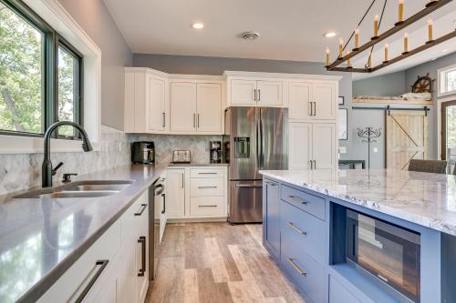 Hot Tub and Dock Beachfront Oasis in Stockholm! in Lake City (MN)