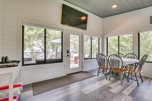 Hot Tub and Dock Beachfront Oasis in Stockholm! in Lake City (MN)