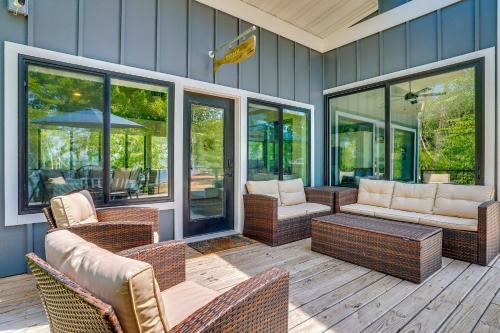 Hot Tub and Dock Beachfront Oasis in Stockholm! in Lake City (MN)