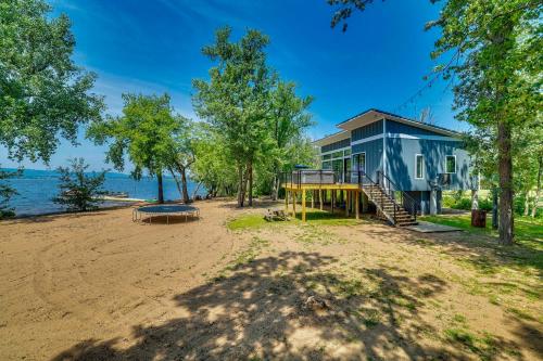 Hot Tub and Dock Beachfront Oasis in Stockholm! in Lake City (MN)