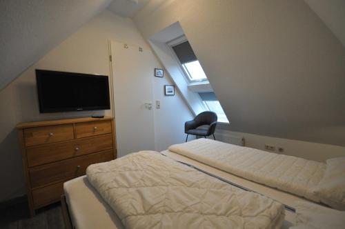 Three-Bedroom House image 6
