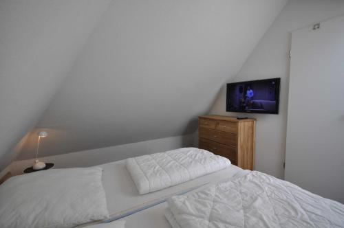 Three-Bedroom House image 5