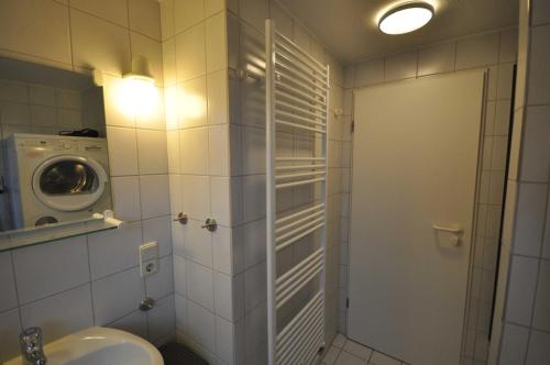 Three-Bedroom House image 1