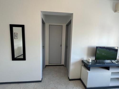 One-Bedroom Apartment image 7