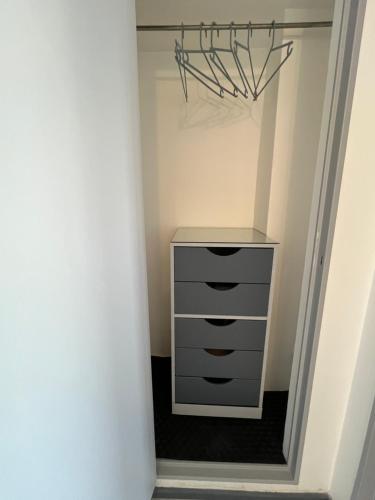 One-Bedroom Apartment image 6