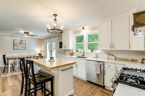 Fishing Trips & Waterfall Hikes! Alleghany Cottage in White Sulphur Springs