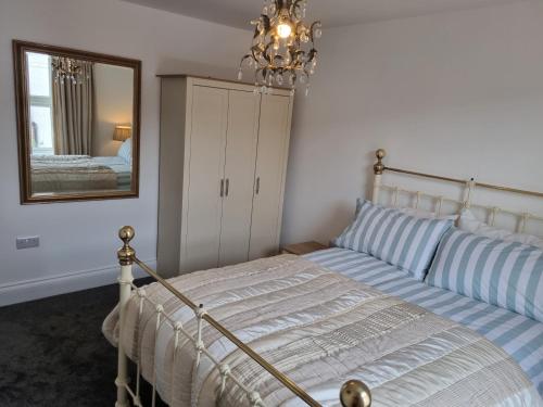 3 Bedroom House By The Sea, Deal Centre