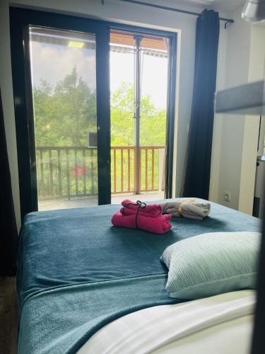 2 bedrooms, 2 beds