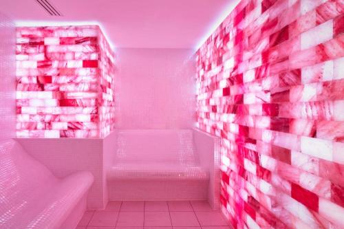 Sheraton Grand Hotel & Spa - image 4