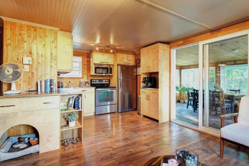 Glamping chalet on campsite Boat Lac Naviguable in Saint-Michel-Des-Saints
