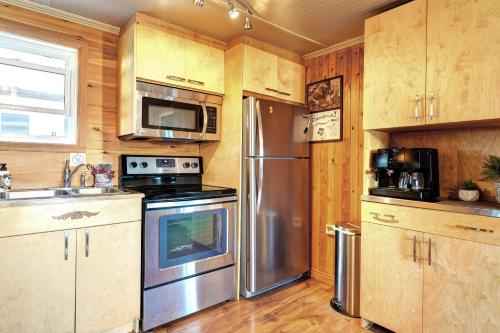 Glamping chalet on campsite Boat Lac Naviguable in Saint-Michel-Des-Saints